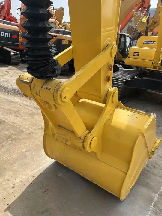 2018 Komatsu PC220-8 koparka gąsienicowa, widok łyżki i układu ramion 2018 Komatsu PC220-8 koparka gąsienicowa, widok łyżki i układu ramion