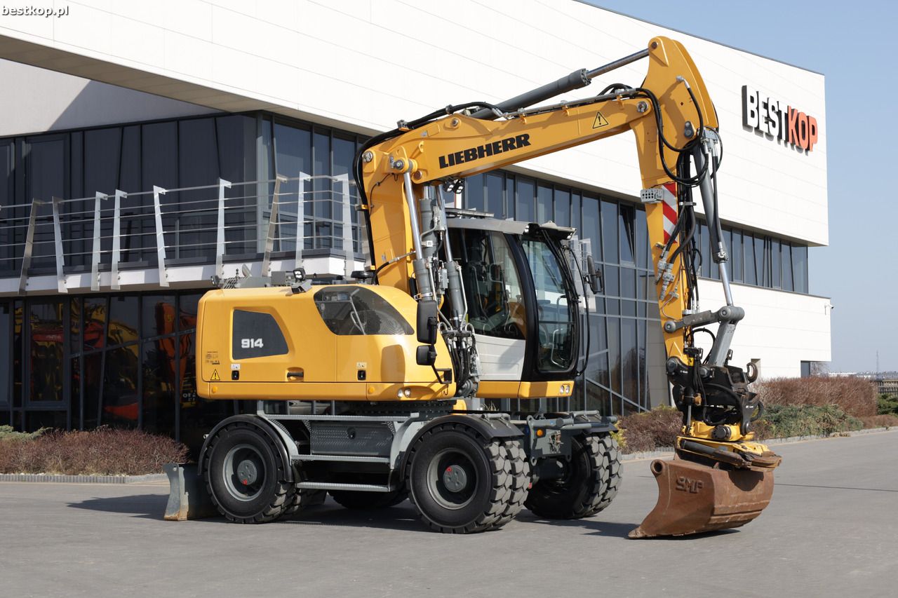 2017 Liebherr A914 Litronic wheel excavator, side profile view 2017 Liebherr A914 Litronic wheel excavator, side profile view