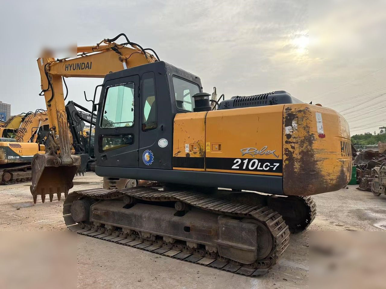 2016 Hyundai Robex 210LC-7 crawler excavator, rear three-quarter view