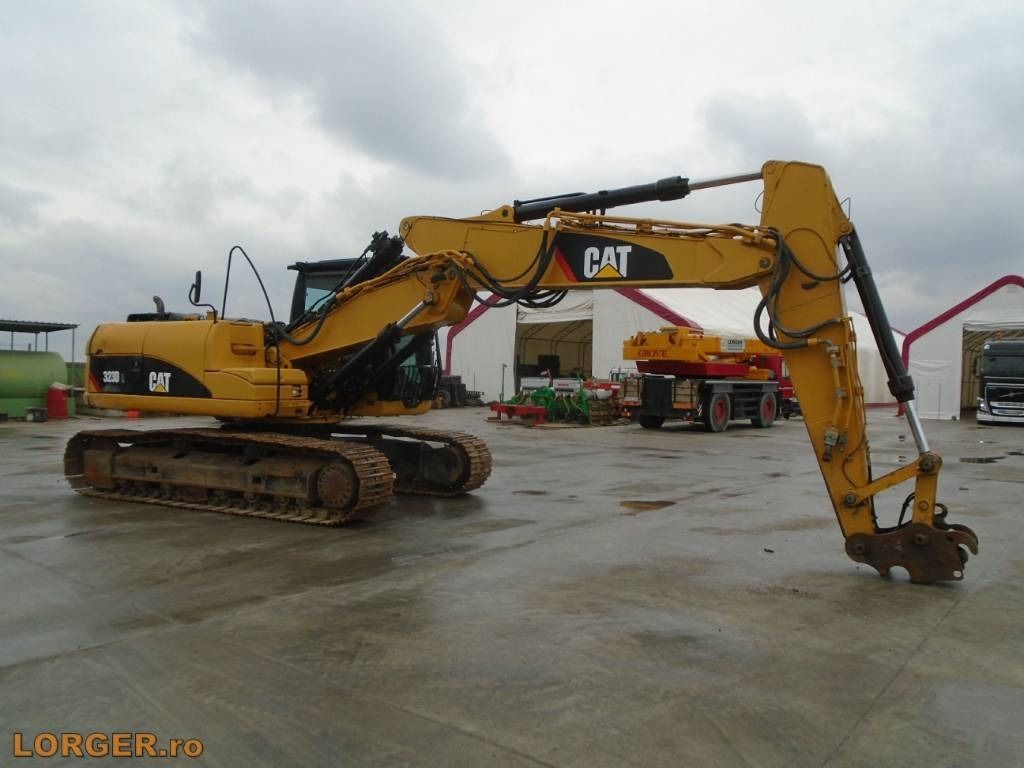 2008 Caterpillar 323D crawler excavator, side view