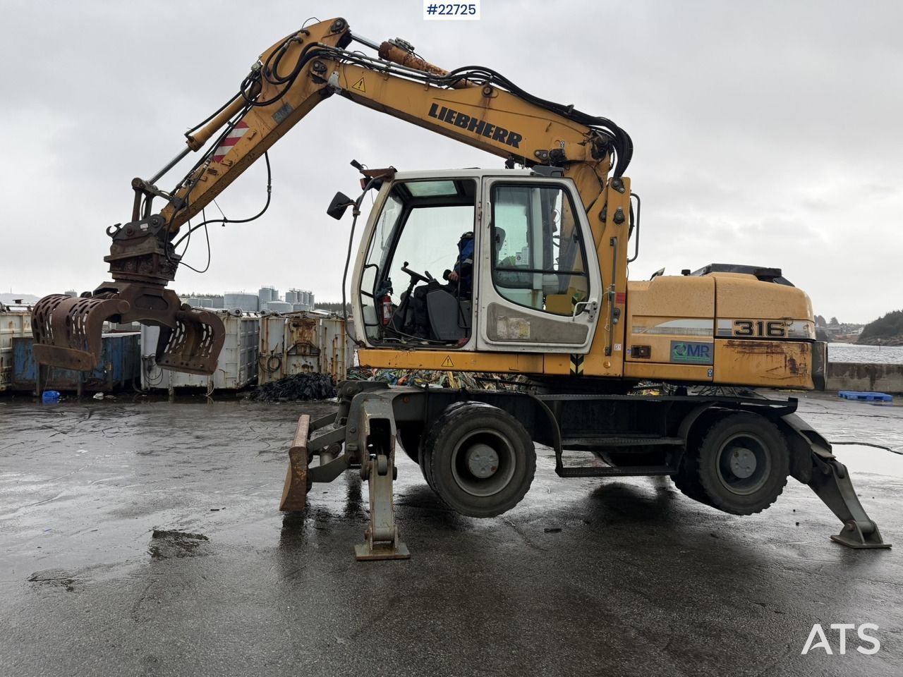 2009 Liebherr 316 Litronic wheel excavator side view 2009 Liebherr 316 Litronic wheel excavator side view