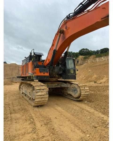 2022 Doosan DX800LC-7 crawler excavator, side view 2022 Doosan DX800LC-7 crawler excavator, side view