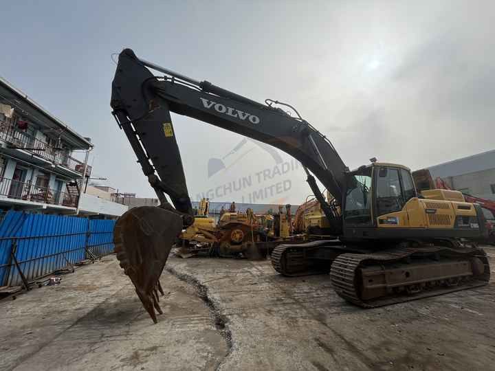 2012 Volvo EC480DL crawler excavator, side profile view 2012 Volvo EC480DL crawler excavator, side profile view