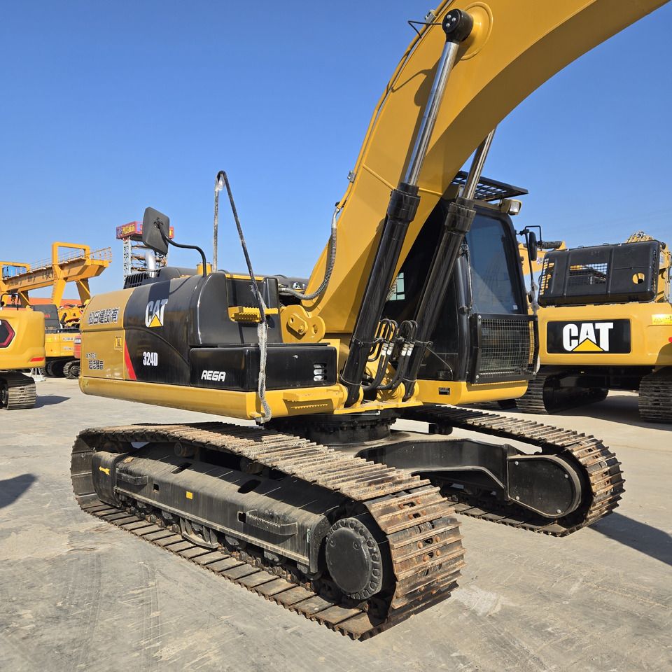2020 Caterpillar 324D crawler excavator, side profile view 2020 Caterpillar 324D crawler excavator, side profile view