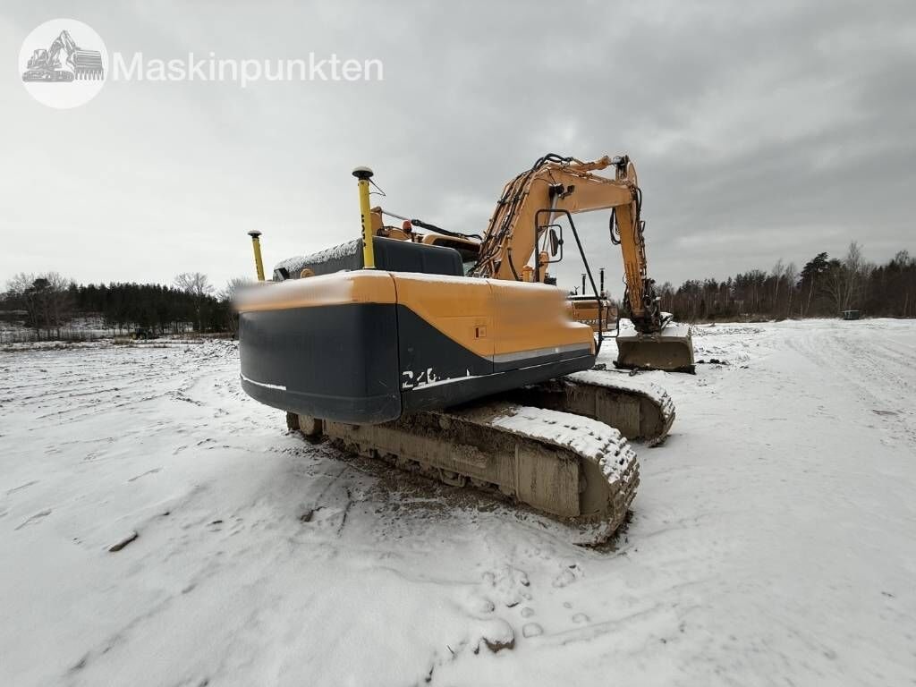 2015 Hyundai R220LC-9N crawler excavator, rear three-quarter view 2015 Hyundai R220LC-9N crawler excavator, rear three-quarter view