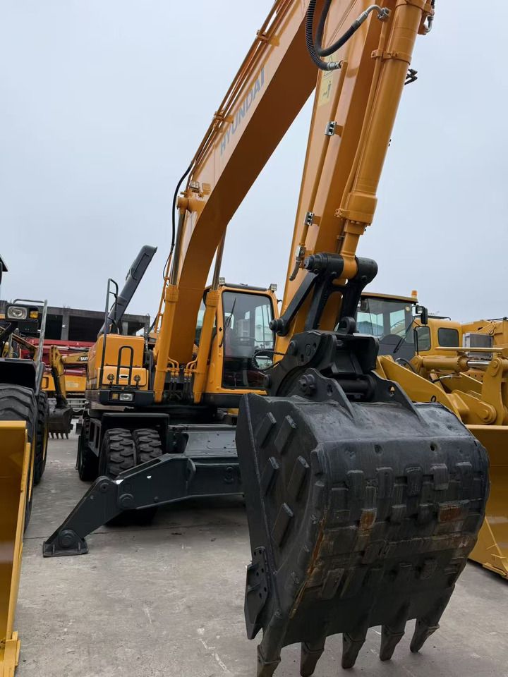 2024 Hyundai R210W-9S wheel excavator front view 2024 Hyundai R210W-9S wheel excavator front view