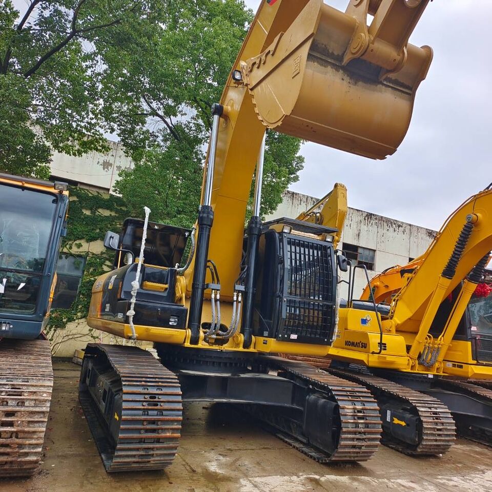 2023 Caterpillar 320D2 crawler excavator front view 2023 Caterpillar 320D2 crawler excavator front view