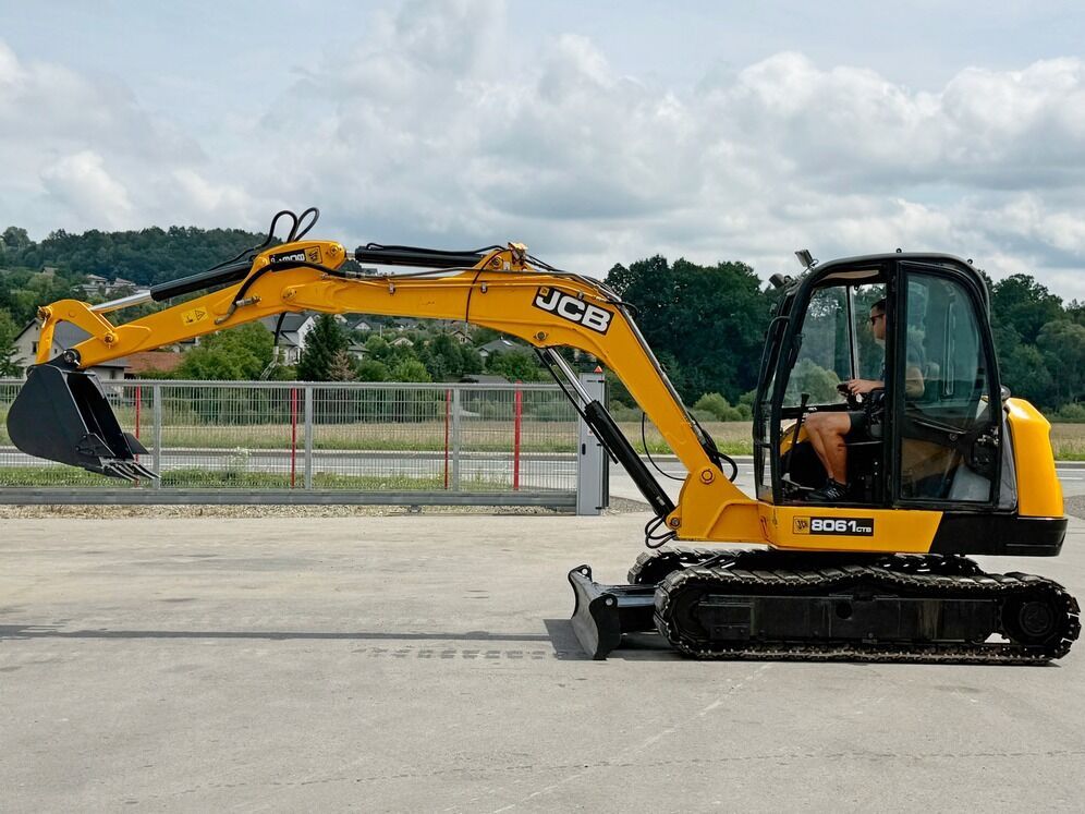 2013 JCB 8061 CTS mini excavator, side view 2013 JCB 8061 CTS mini excavator, side view