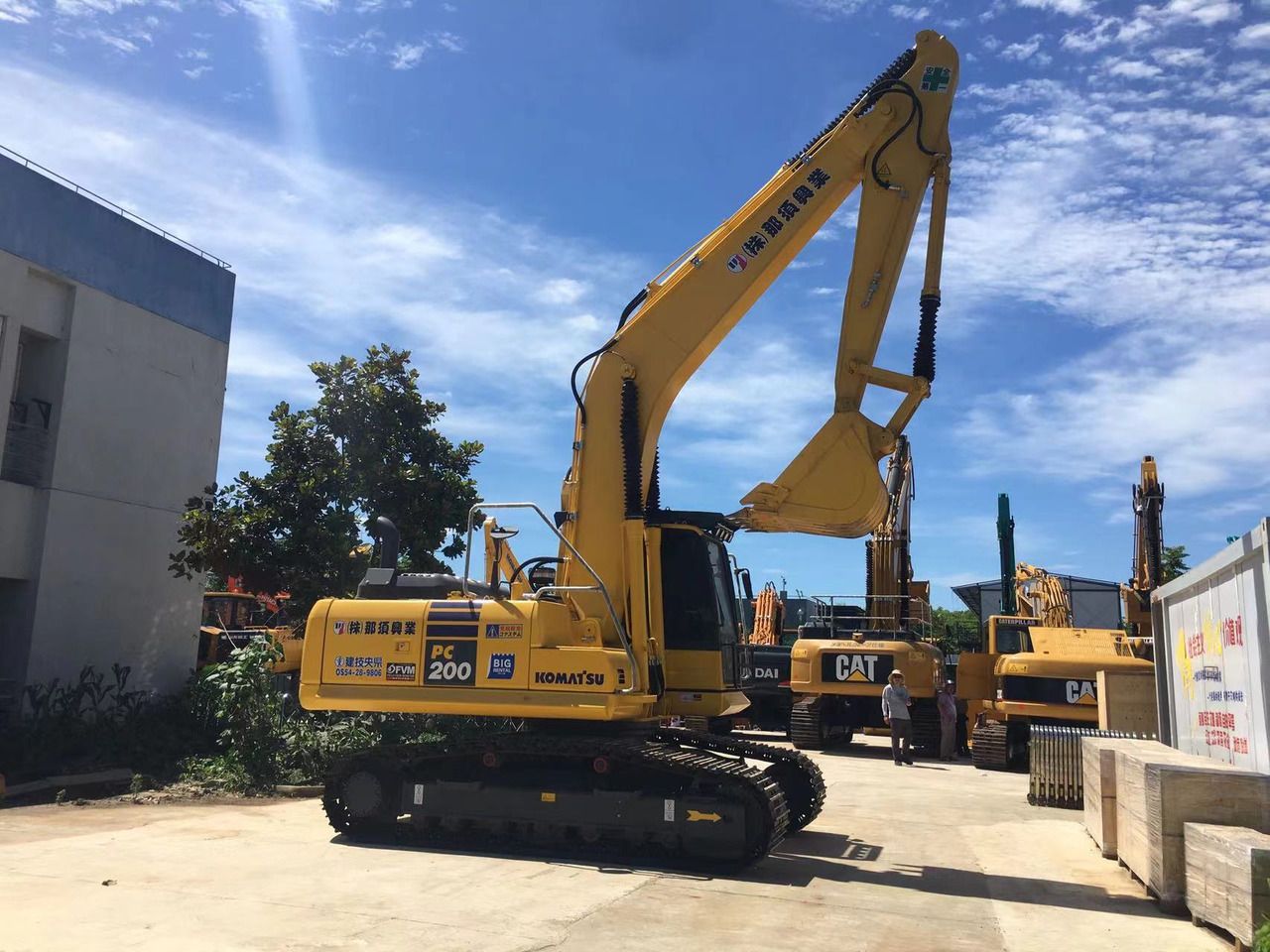 2022 Komatsu PC200-8 Raupenbagger Seitenansicht