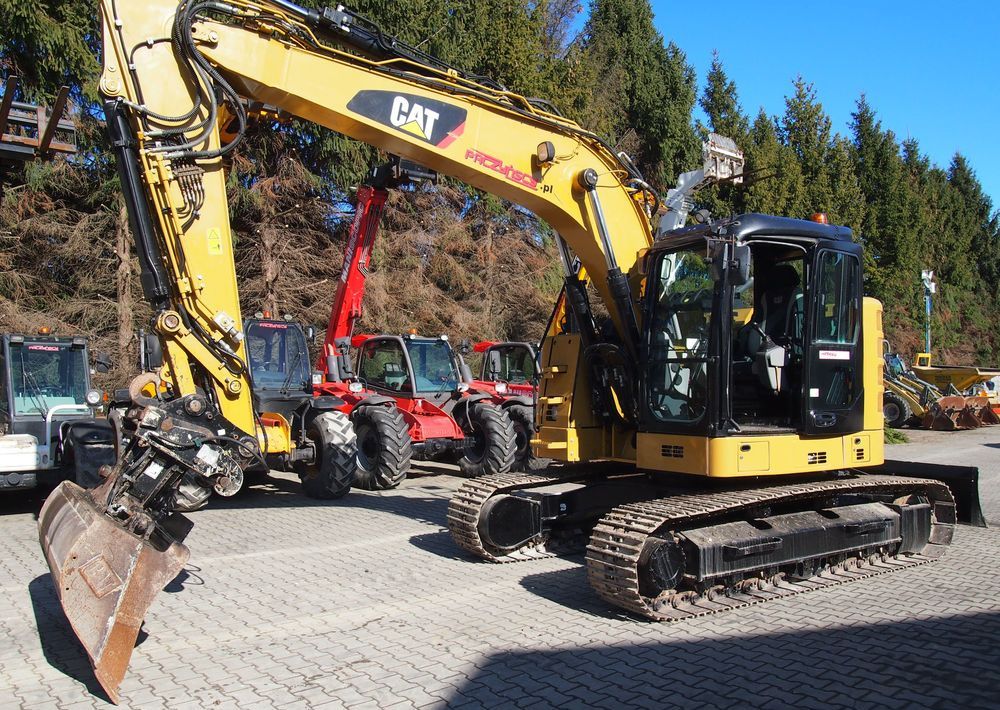 2018 Caterpillar 315FL crawler excavator, front three-quarter view 2018 Caterpillar 315FL crawler excavator, front three-quarter view