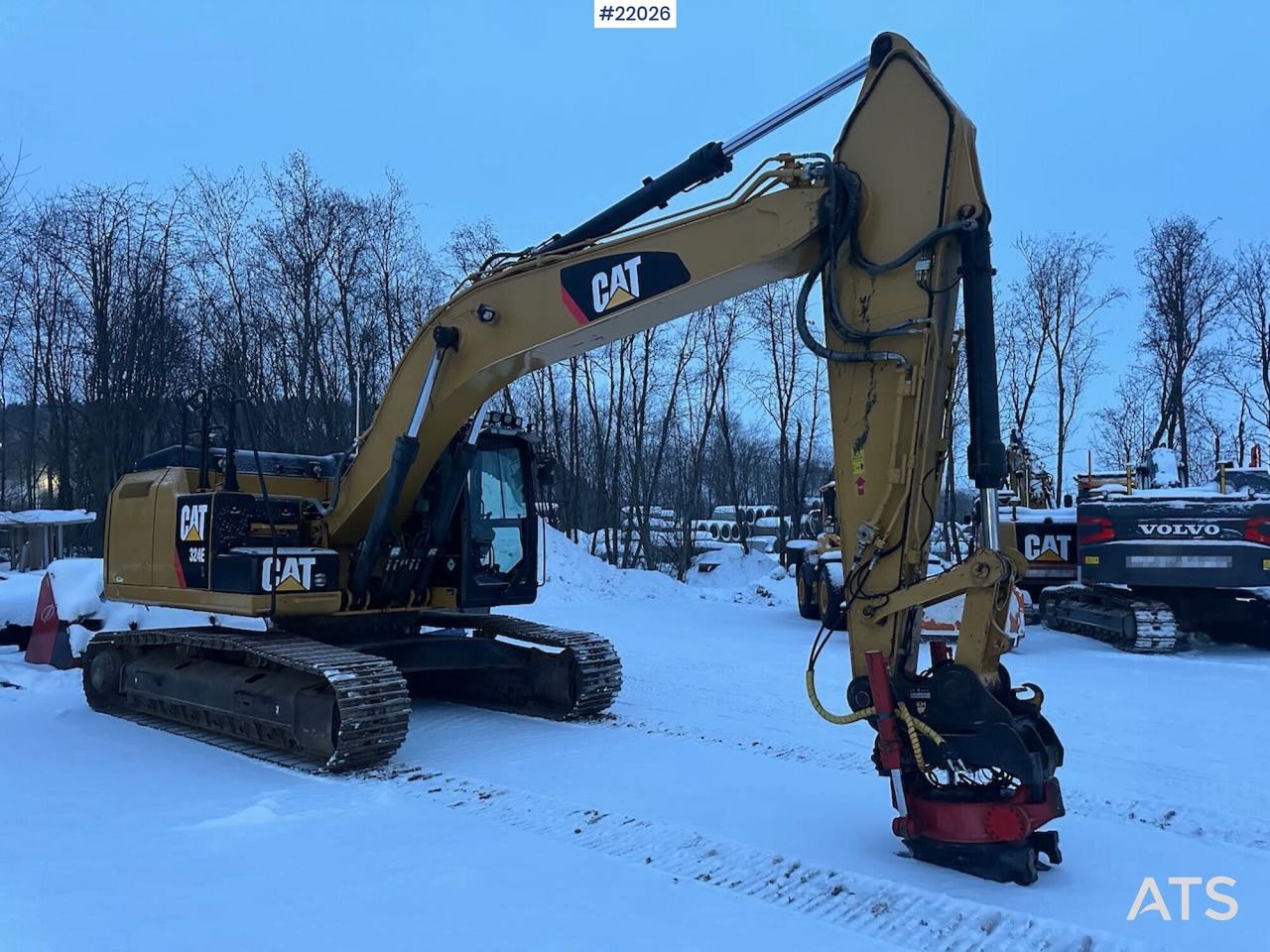 2012 Caterpillar 324E crawler excavator, side view