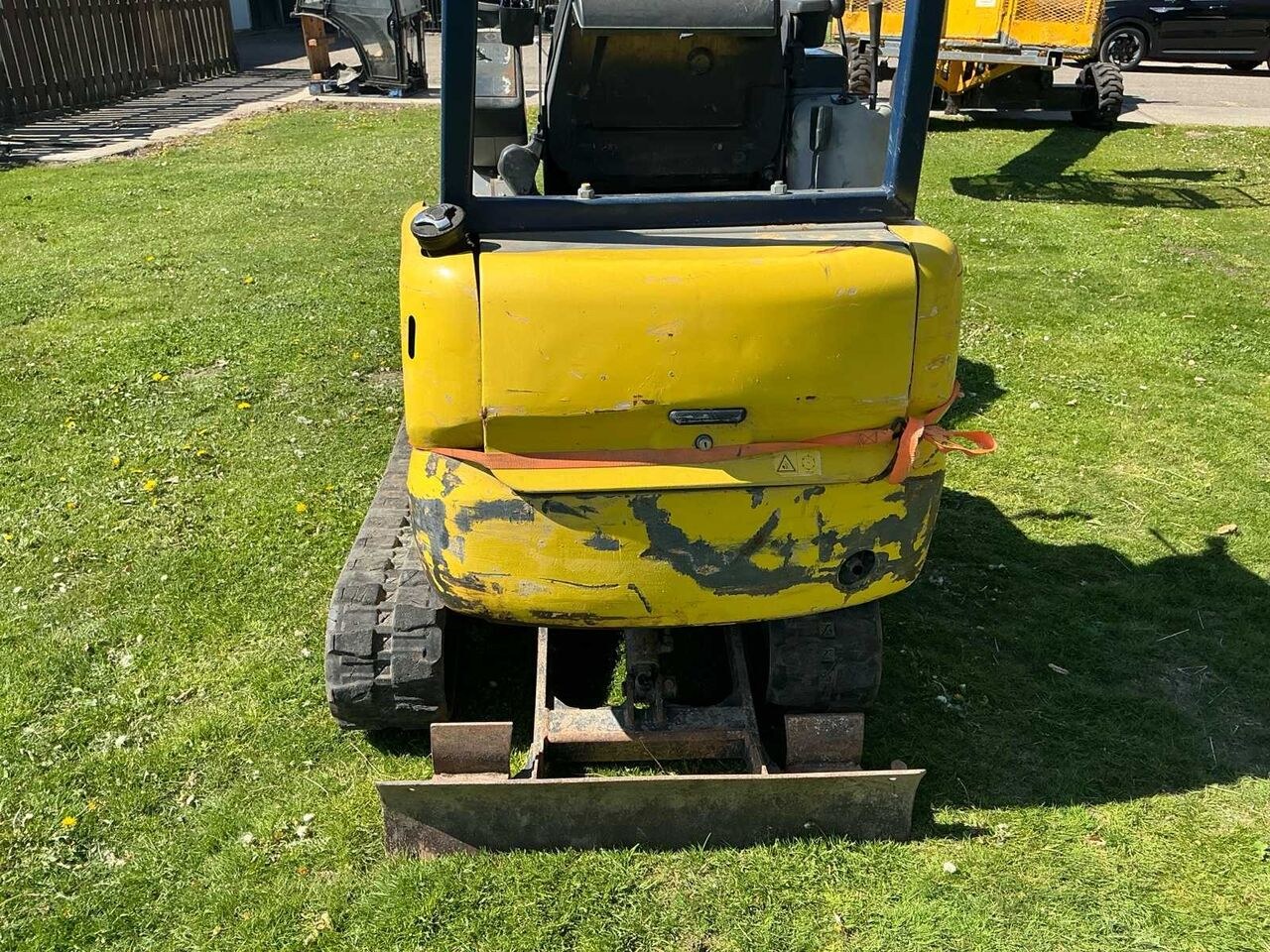 2006 New Holland E18R mini excavator, rear view 2006 New Holland E18R mini excavator, rear view