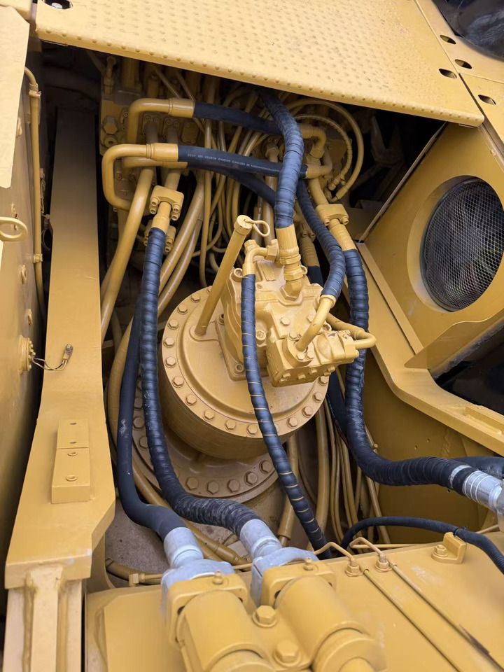 2016 Caterpillar 336D crawler excavator hydraulic compartment view 2016 Caterpillar 336D crawler excavator hydraulic compartment view