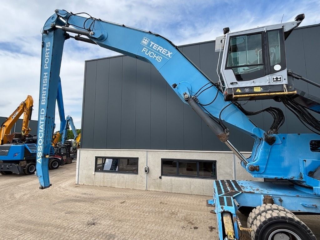 2008 Fuchs MHL380 material handler side view