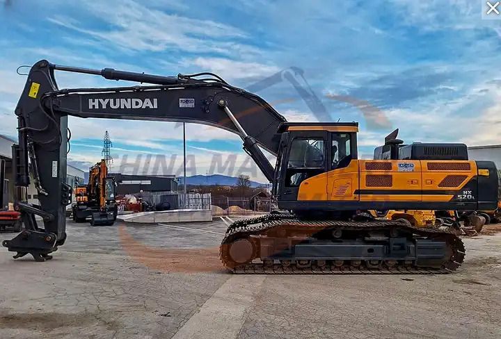 2020 Hyundai HX520L crawler excavator, side view 2020 Hyundai HX520L crawler excavator, side view