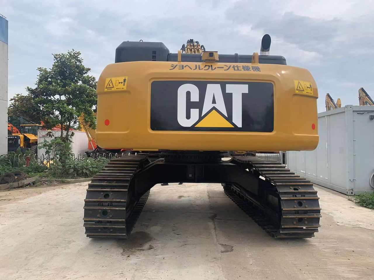 2022 Caterpillar 340D crawler excavator, rear view 2022 Caterpillar 340D crawler excavator, rear view