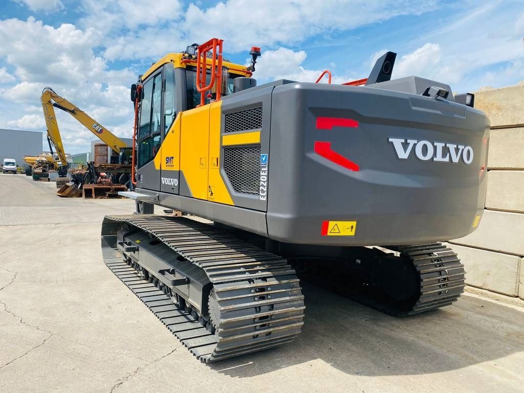 2024 Volvo EC220EL crawler excavator rear three-quarter view 2024 Volvo EC220EL crawler excavator rear three-quarter view