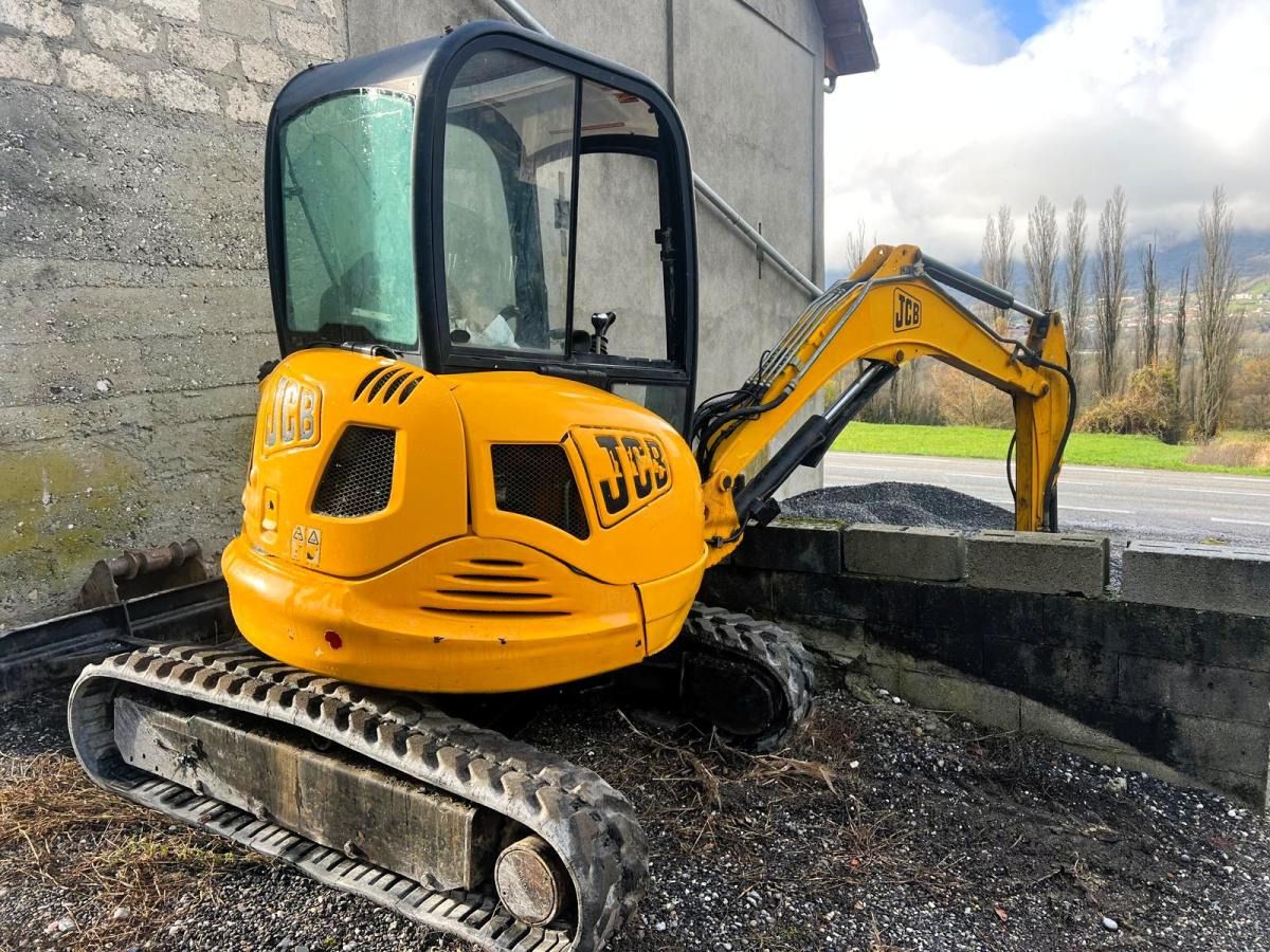 2010 JCB 8035 mini excavator, front three-quarter view 2010 JCB 8035 mini excavator, front three-quarter view