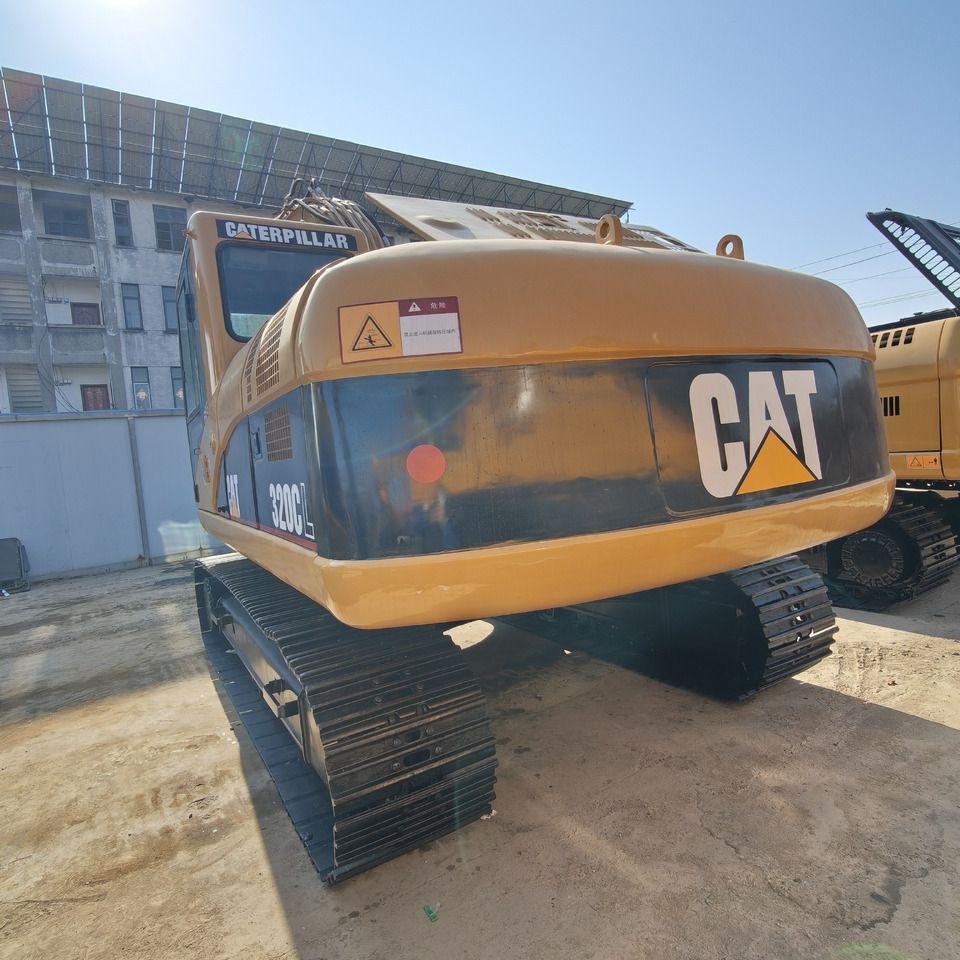 2023 Caterpillar 320CL crawler excavator rear view 2023 Caterpillar 320CL crawler excavator rear view