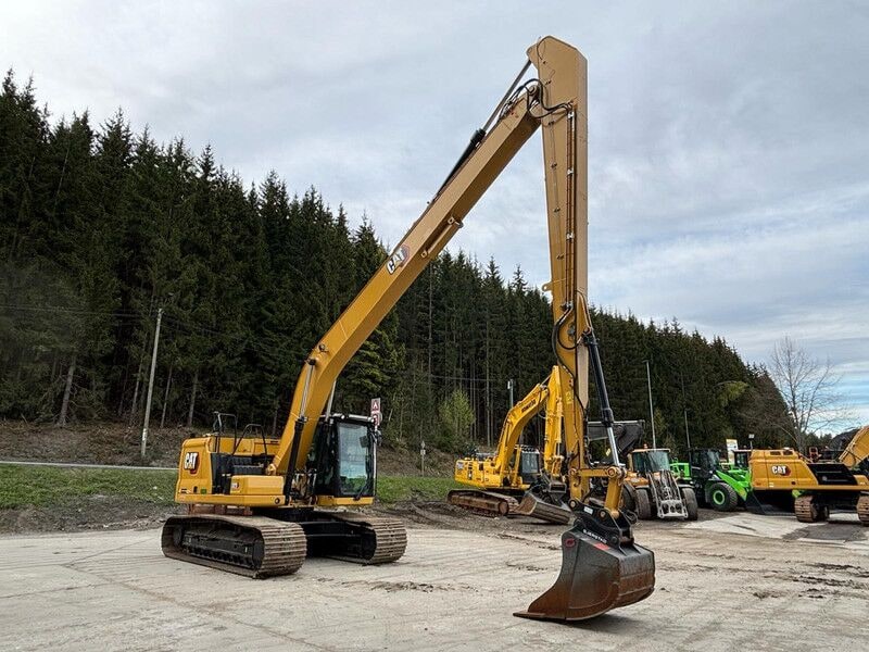2022 Caterpillar 323 SLR excavator, side profile view 2022 Caterpillar 323 SLR excavator, side profile view