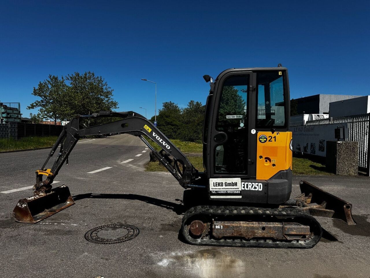 2013 Volvo ECR25D mini excavator, side profile view 2013 Volvo ECR25D mini excavator, side profile view