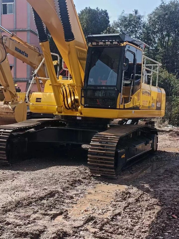 2016 Komatsu PC400 crawler excavator, front three-quarter view 2016 Komatsu PC400 crawler excavator, front three-quarter view