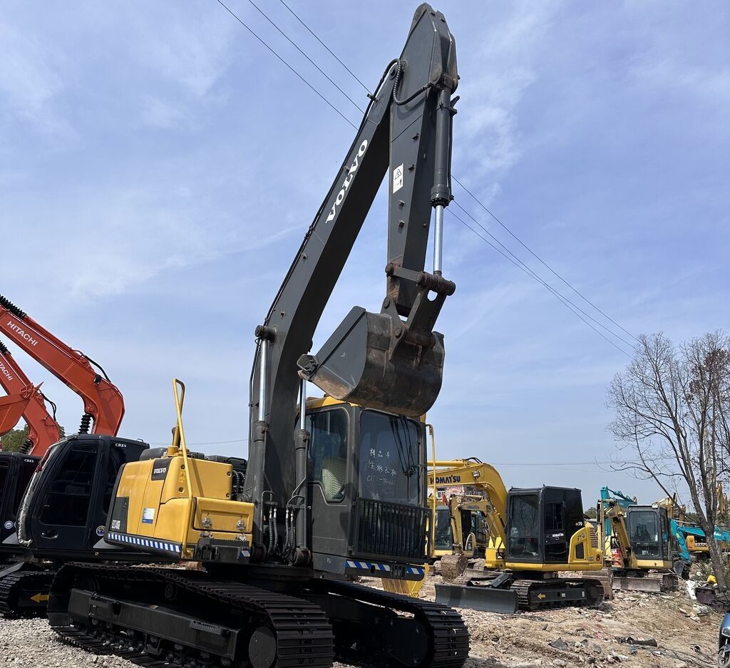 2020 Volvo EC140D crawler excavator, side profile view 2020 Volvo EC140D crawler excavator, side profile view