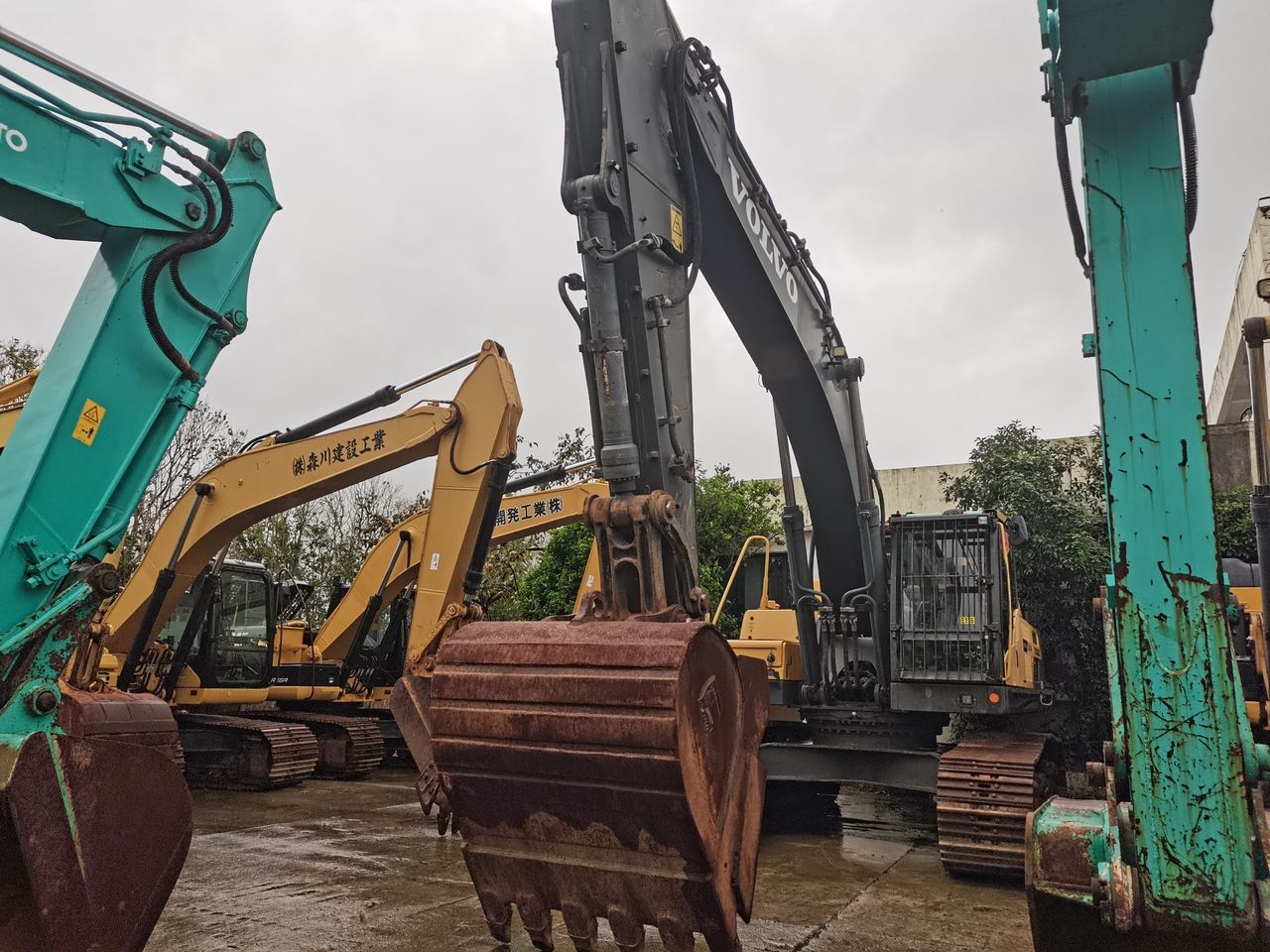2018 Volvo EC380DL crawler excavator front view 2018 Volvo EC380DL crawler excavator front view