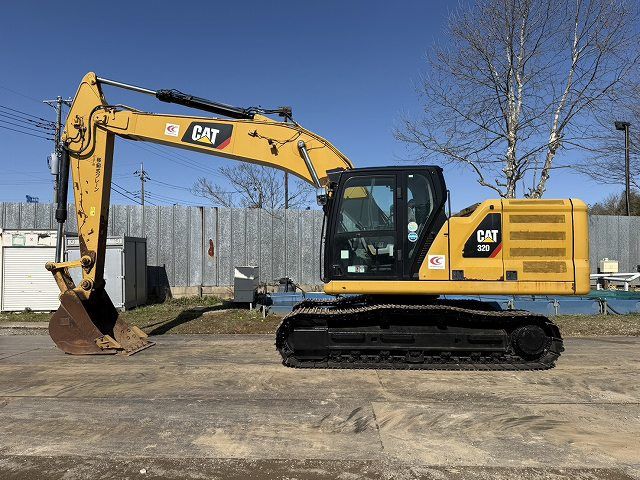 2018 Caterpillar 320-07A crawler excavator side view