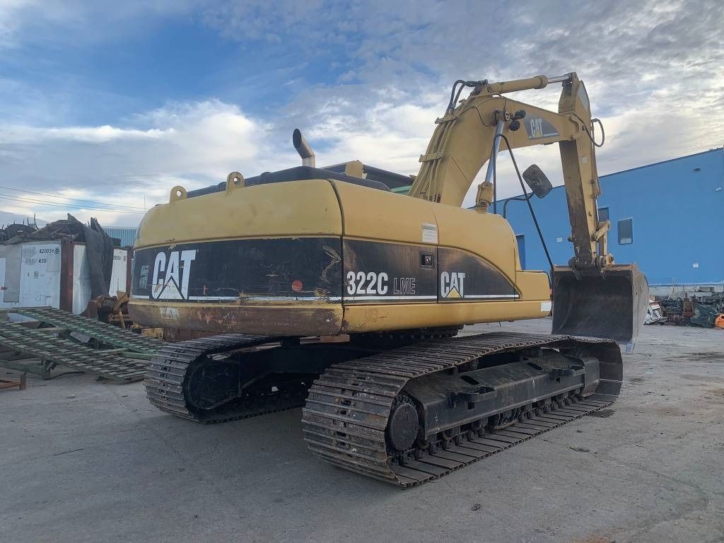 2005 Caterpillar 322C LME crawler excavator, rear three-quarter view 2005 Caterpillar 322C LME crawler excavator, rear three-quarter view