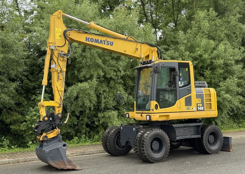 2011 Komatsu PW148 wheel excavator, side profile view