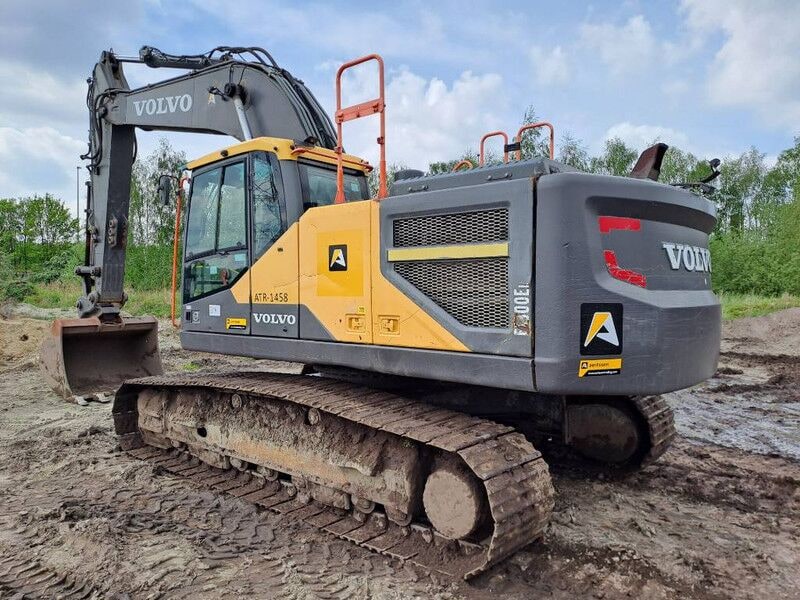 2017 Volvo EC300EL crawler excavator, rear three-quarter view