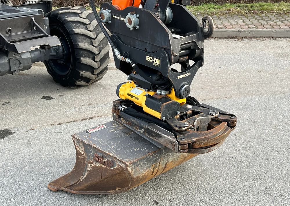 2017 Doosan DX57W wheel excavator attachment detail