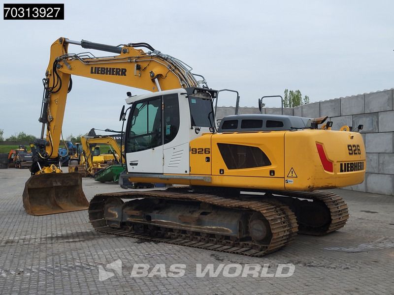 2017 Liebherr R926 LC crawler excavator, side view 2017 Liebherr R926 LC crawler excavator, side view