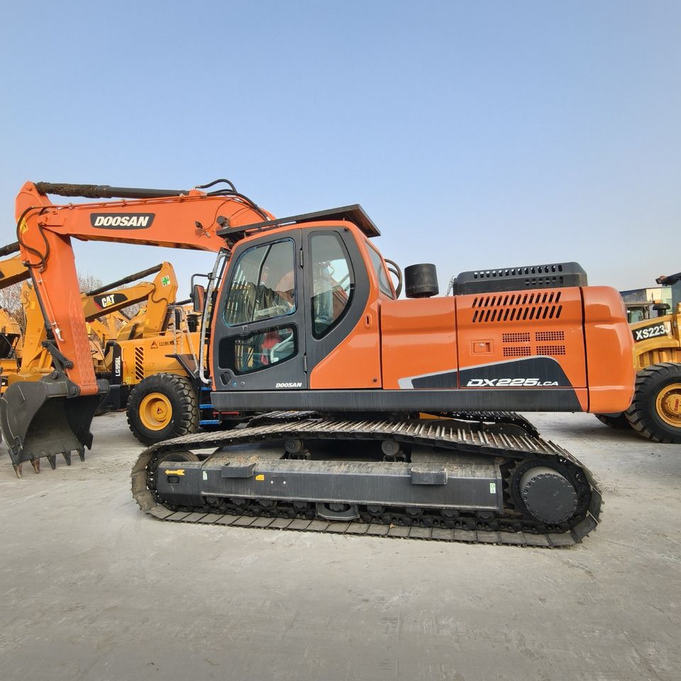2024 Doosan DX225LCA crawler excavator side view 2024 Doosan DX225LCA crawler excavator side view