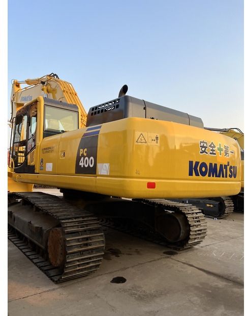 2020 Komatsu PC400-8 crawler excavator rear three-quarter view 2020 Komatsu PC400-8 crawler excavator rear three-quarter view