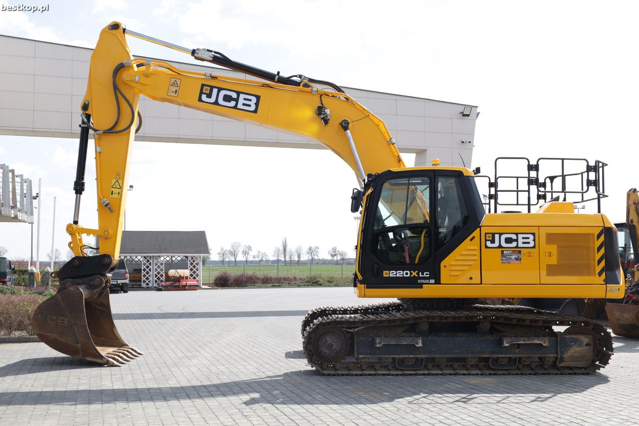 2021 JCB 220X LC crawler excavator side view 2021 JCB 220X LC crawler excavator side view