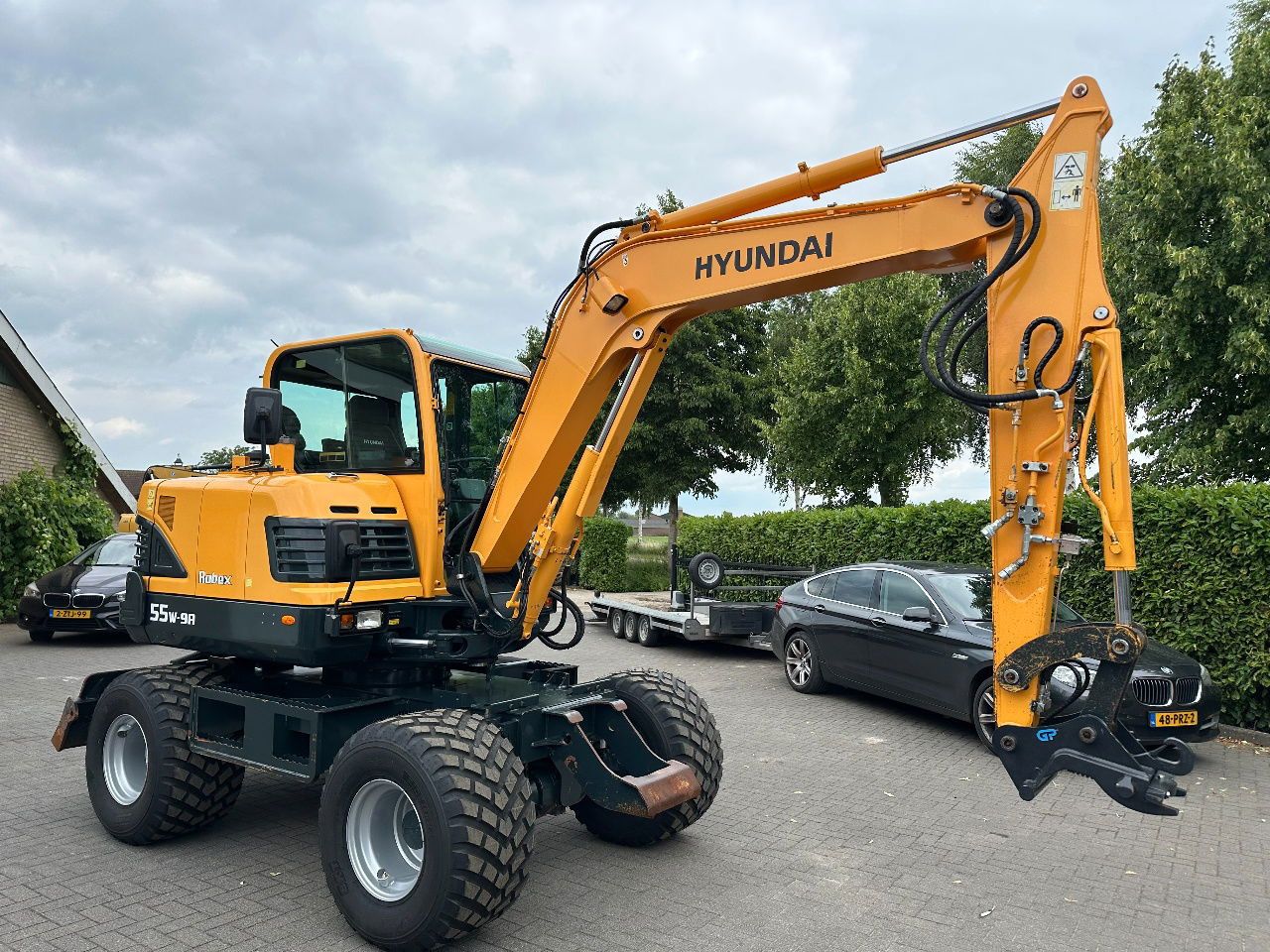 2018 Hyundai R55W-9A wheel excavator, side view 2018 Hyundai R55W-9A wheel excavator, side view