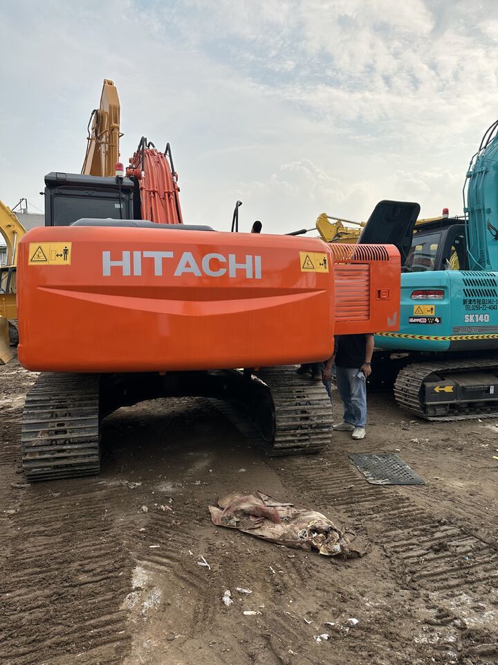 2022 Hitachi ZX200-3 crawler excavator, rear view 2022 Hitachi ZX200-3 crawler excavator, rear view