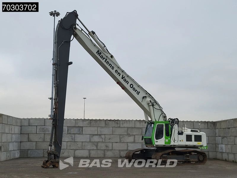 2009 Liebherr R954 C HDW crawler excavator, side view