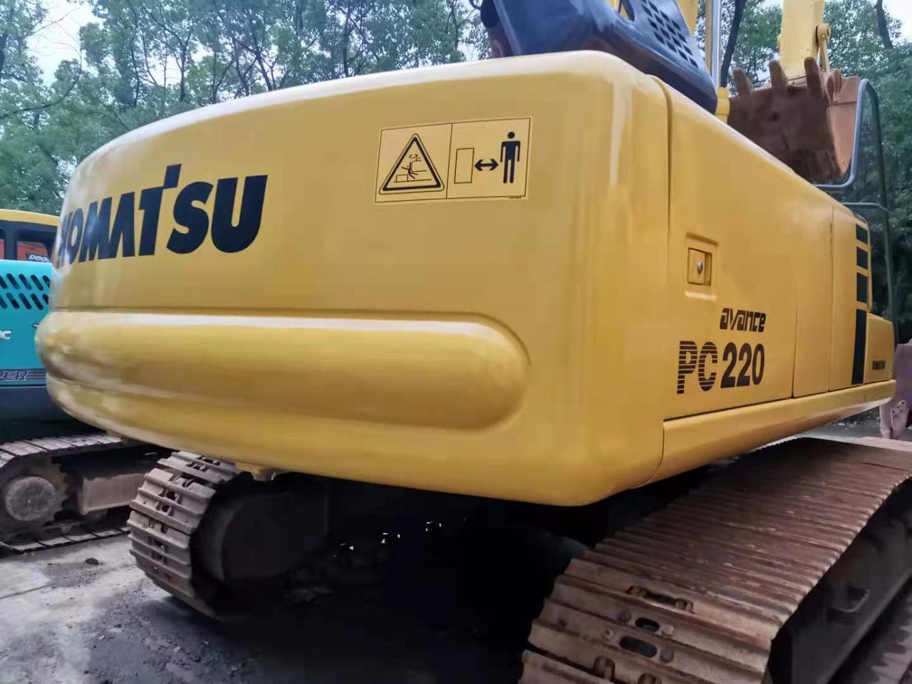 2016 Komatsu PC220 excavator rear view