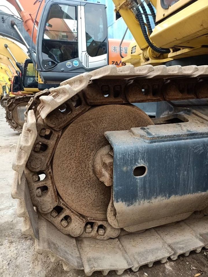 2022 Komatsu PC400-7 crawler excavator undercarriage view