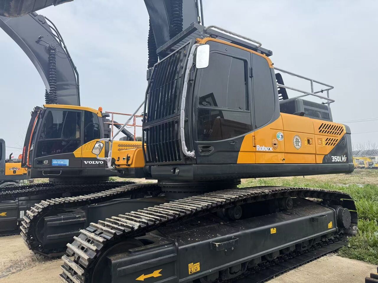 2024 Hyundai 350 LVS crawler excavator side view 2024 Hyundai 350 LVS crawler excavator side view