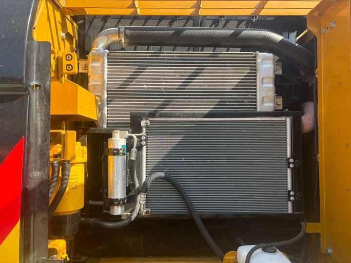 2020 Caterpillar 320D гусеничный экскаватор, вид моторного отсека 2020 Caterpillar 320D гусеничный экскаватор, вид моторного отсека