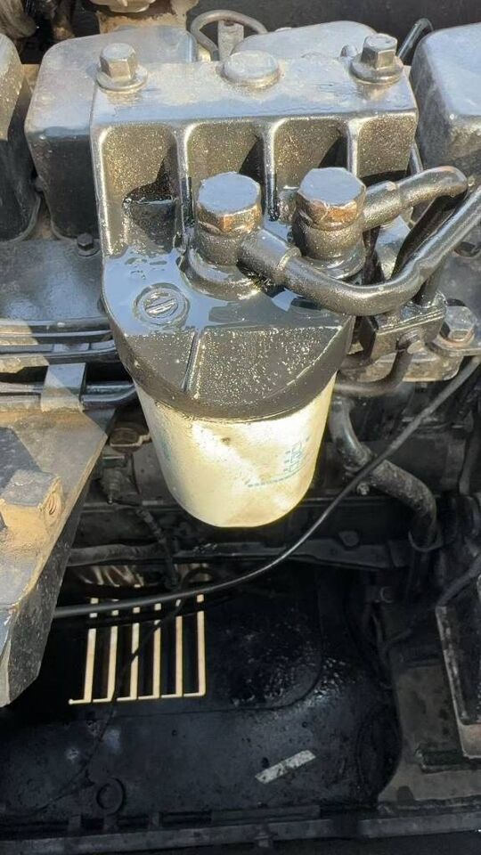 2024 Hyundai R220LC-9S crawler excavator fuel filter detail