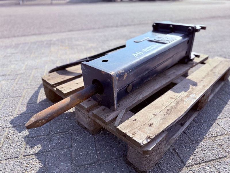 2024 Eurograb AB-200M hydraulic hammer, side view 2024 Eurograb AB-200M hydraulic hammer, side view