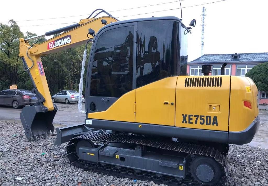 2023 XCMG XE75DA mini excavator, side view 2023 XCMG XE75DA mini excavator, side view
