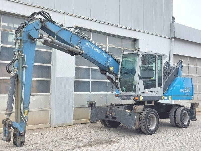 2016 Fuchs MHL320D material handler, side view