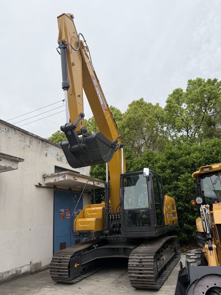 2026 XCMG XE200GA mini excavator, front three-quarter view