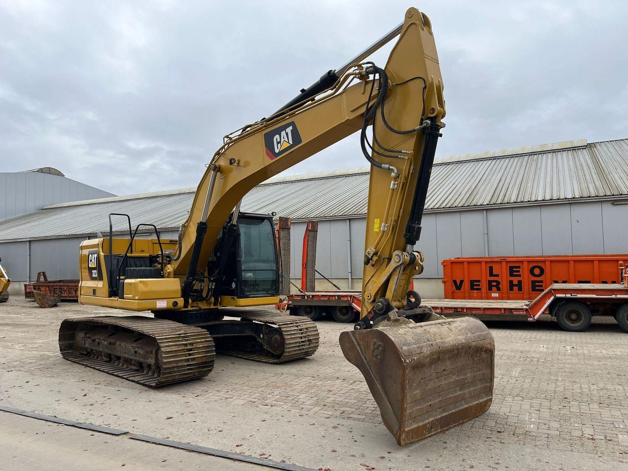 2018 Caterpillar 323-07A crawler excavator, side view 2018 Caterpillar 323-07A crawler excavator, side view